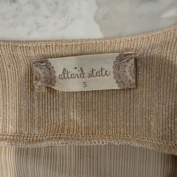 Altar’d State NWT Draped V-Neck Kimono Style Metallic Blouse Women's Small Gold - Picture 7 of 8
